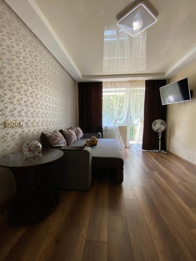 Apartment 30 m2 on Sergei Esenin 11 Charkiw Exterior foto