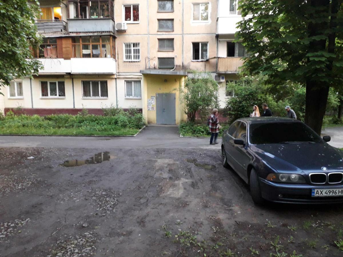 Apartment 30 m2 on Sergei Esenin 11 Charkiw Exterior foto