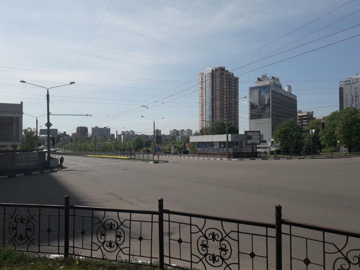 Apartment 30 m2 on Sergei Esenin 11 Charkiw Exterior foto