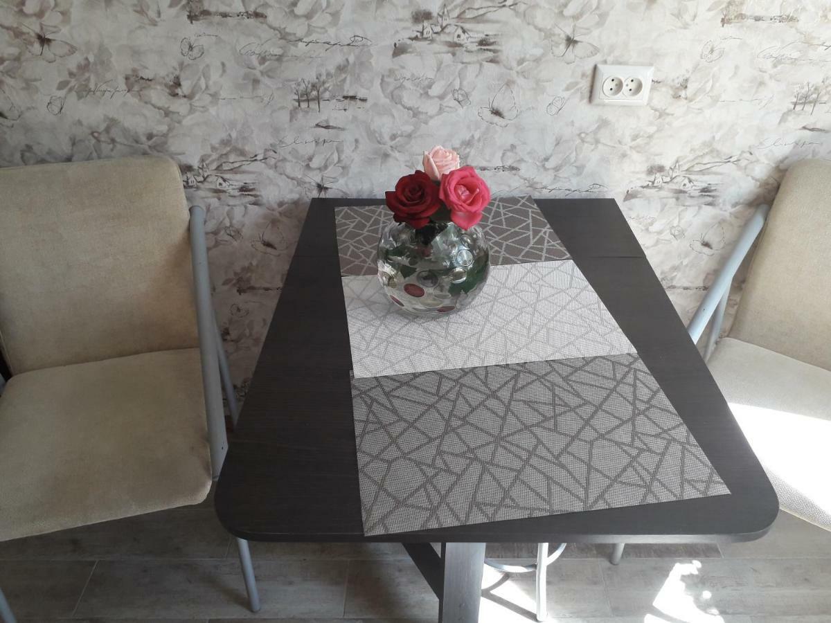 Apartment 30 m2 on Sergei Esenin 11 Charkiw Exterior foto