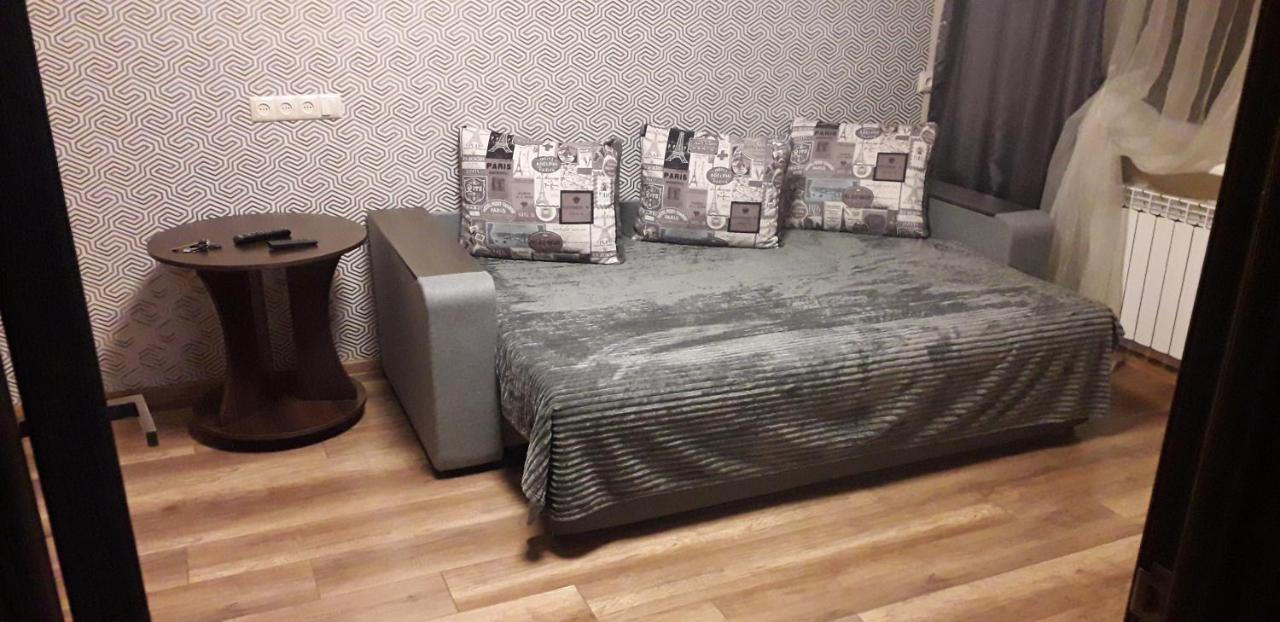 Apartment 30 m2 on Sergei Esenin 11 Charkiw Exterior foto